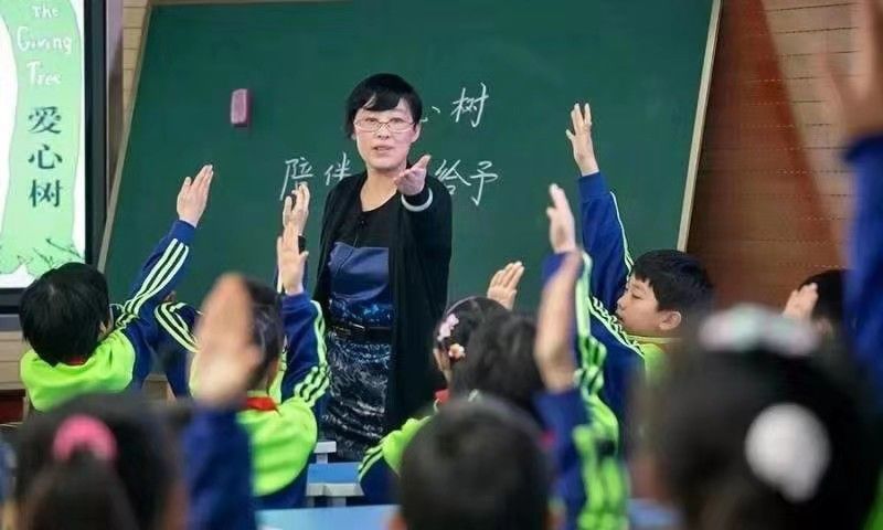 中國女教師最新消息,中國女教師最新消息，展現(xiàn)新時代的教育力量