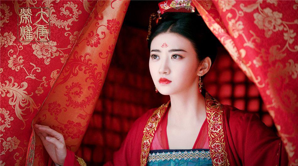 景甜和任嘉倫最新動(dòng)態(tài),景甜與任嘉倫的最新動(dòng)態(tài)，演藝事業(yè)的持續(xù)發(fā)展與跨界合作的新篇章