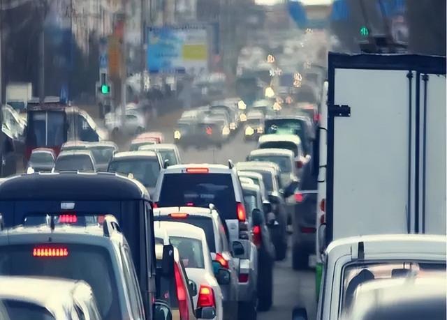 5座小轎車超員處罰最新,關(guān)于最新5座小轎車超員處罰的探討