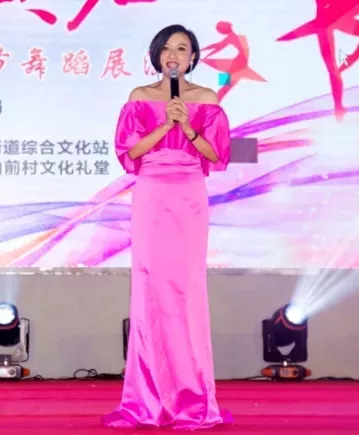 王梅最新廣場舞江南謠,王梅最新廣場舞江南謠，舞動江南，傳承文化之美