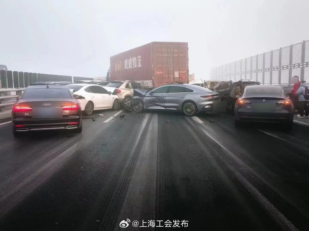 上海高速車禍最新消息,上海高速車禍最新消息，事故原因及后續(xù)處理全面解析
