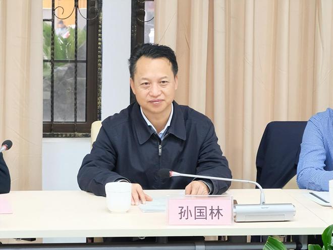 鎮(zhèn)江李雪峰最新消息,鎮(zhèn)江李雪峰最新消息，展現(xiàn)新時代風(fēng)采