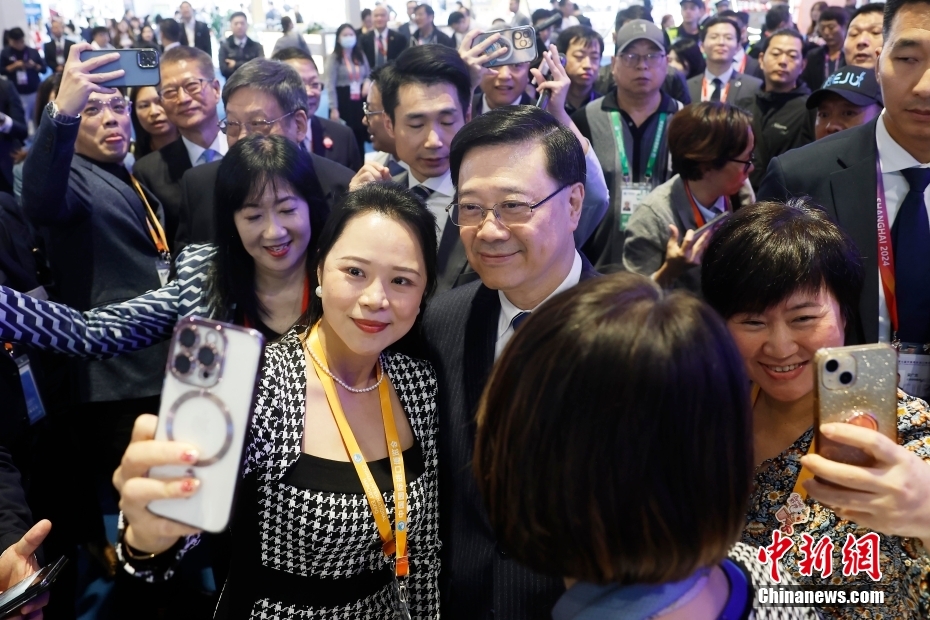 香港最新行政長(zhǎng)官是誰(shuí),香港最新行政長(zhǎng)官是誰(shuí)，李家超的背景與未來(lái)展望