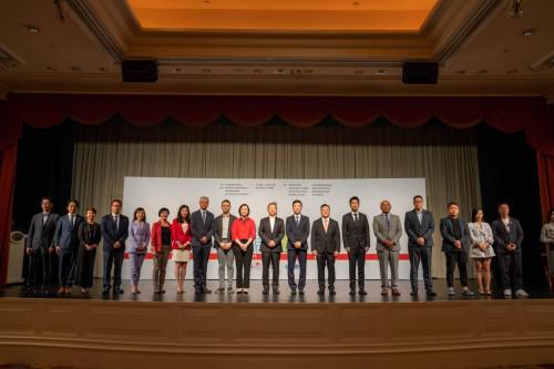 2025新澳門天天六開彩,澳門是中國的一個特別行政區(qū)，以其獨特的文化、歷史和經(jīng)濟(jì)背景而聞名。近年來，隨著科技的快速發(fā)展和數(shù)字化時代的到來，澳門博彩業(yè)也在不斷創(chuàng)新和發(fā)展。本文將探討關(guān)于澳門新推出的天天六開彩活動及其在博彩行業(yè)中的影響，以及未來的發(fā)展趨勢。